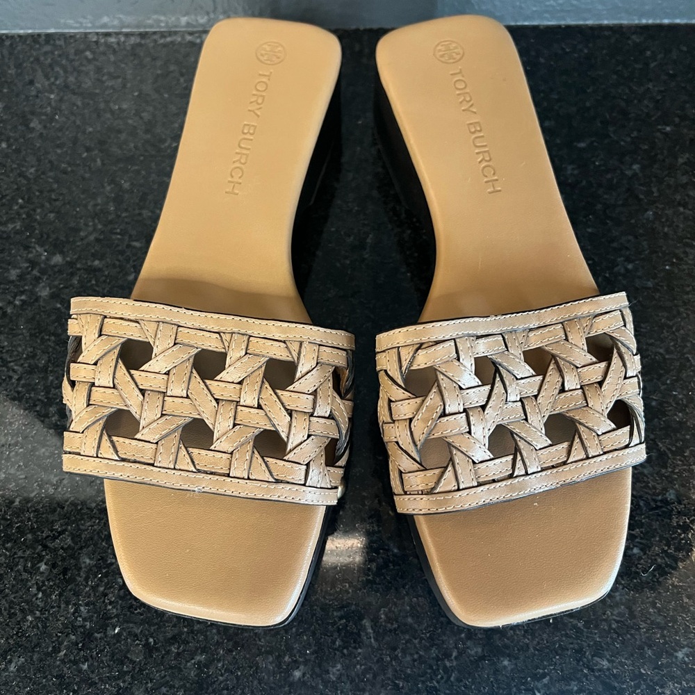 Tory Burch Tan Basket Weave Clog Sz 7 (NEW, no box)